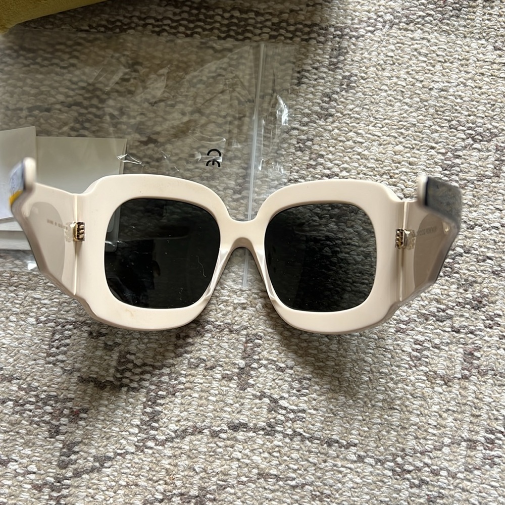 Gucci Hollywood Forever AUTHENTIC sunglasses in case - Picture 6 of 9